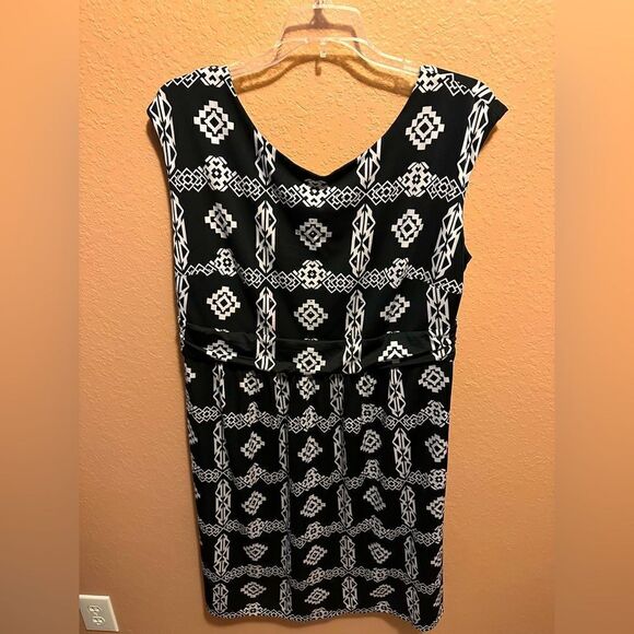 INC Women black and white patterned dress - Picture 1 of 8
